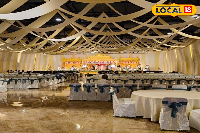 लोहिया कन्वेंशन एंड गार्डन अगर आप भीड़भाड़ से दूर ओपन एयर या फार्महाउस स्टाइल में शादी करना चाहते हैं तो मोइनाबाद स्थित यह जगह बेस्ट है। यहाँ आपको बड़ा लॉन और एसी हॉल दोनों मिलते हैं। यहां 550 रुपए प्रति प्लेट से शुरुआत और यह 1200 मेहमानों तक की बड़ी शादियों के लिए उपयुक्त है और पार्किंग की कोई समस्या नहीं होती है 