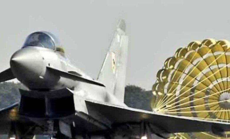 340 की रफ्तार पर भी ब्रेक मारेगा तेजस, स्वदेशी पैराशूट से लैंडिंग होगी सुपर-सेफ! आसमान के योद्धा को मिला देसी कवच