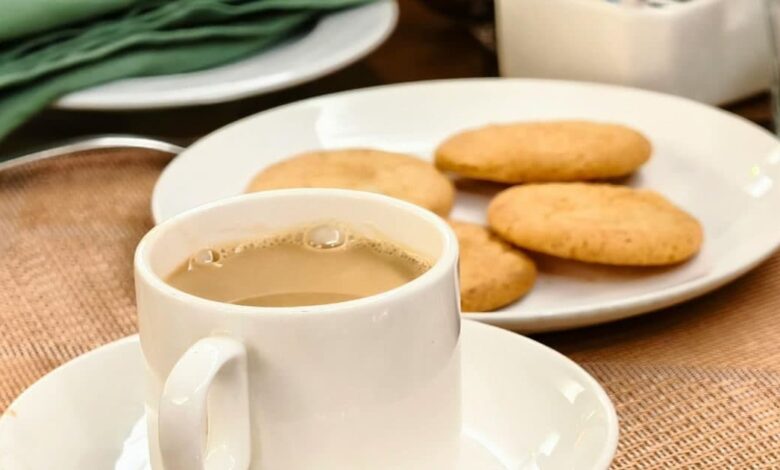 7 Foods You Should Never Eat With Tea | Tea Lovers Health Alert | चाय के साथ इन 7 चीजों का सेवन न करें | टी लवर्स के लिए हेल्थ अलर्ट