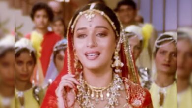 7:24 मिनट का माधुरी दीक्षित का रूला देने वाला गाना, जेठ से कर रही पिया की शिकायत, कहलाई ब्लॉकबस्टर जोड़ी