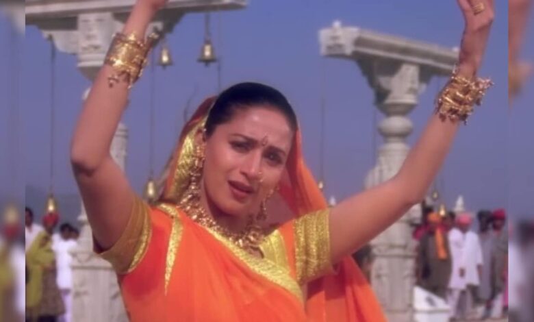 90s का दर्दभरा गाना, ढोल की धुन पर 4.32 मिनट तक नाचती रहीं माधुरी दीक्षित, एकटक देखता रहा 'खलनायक'