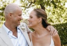 Andrew Strauss marries girlfriend 18 years younger: इंग्लैंड पूर्व कप्तान एंड्रयू स्ट्रॉस ने दूसरी शादी रचा ली. स्ट्रॉस की दूसरी वाइफ उनसे उम्र में 18 साल छोटी है.