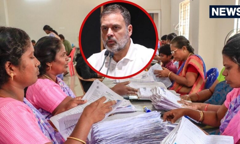 Congress SIR Hunkar Rally LIVE | Rahul Gandhi Live | Ramlila Maidan Rally Live | मेसी से मिलने के बाद वोट चोरी की सियासत का फुटबॉल खेलेंगे राहुल गांधी, दिल्ली के रामलीला मैदन में जुटने लगे कांग्रेसी - Congress SIR Hunkar Rally Ramlila Maidan vote Theft LIVE Rahul Gandhi election commission voter list verification