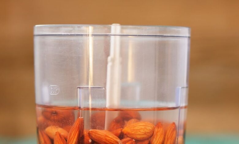 Eating Soaked almond health benefits: 1 महीने तक हर दिन 5 बादाम खाने के फायदे