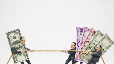 Explainer: इस बार डॉलर के मुकाबले रुपए की गिरावट अलग और वास्तविक क्यों है