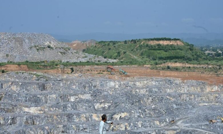 Ground Report: ब्लास्टिंग से घरों में पड़ रहीं दरारें, दहशत से कर रहे पलायन; अरावली संकट पर गांववालों का दर्द सुनिए!
