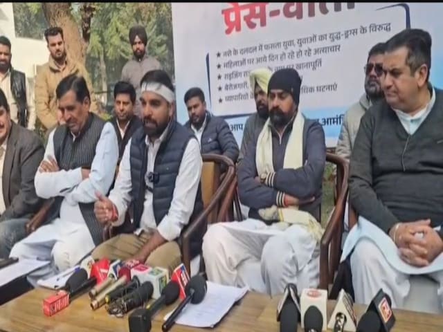 Live: हनुमानगढ़ जंक्शन पर आज किसानों की महापंचायत, प्रशासन हाई अलर्ट मोड पर Live: हनुमानगढ़ जंक्शन पर आज किसानों की महापंचायत, प्रशासन हाई अलर्ट मोड पर