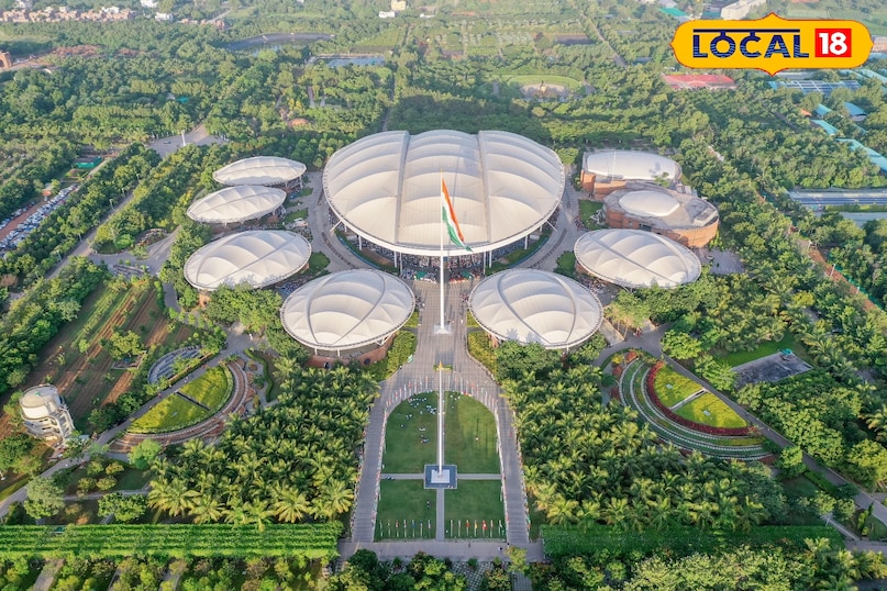 देश में मिट्टी की सेहत खराब हो रही है और जलवायु संकट भी बढ़ रहा है। ऐसे में हैदराबाद के कान्हा शांति वनम ने एक उदाहरण पेश किया है। यहाँ वैज्ञानिक तरीके और सामुदायिक मेहनत से बंजर ज़मीन को फिर से हरा-भरा बनाया गया है। हार्टफुलनेस इंस्टीट्यूट ने यहाँ लगभग 1400 एकड़ बंजर ज़मीन को जीवित किया है। उन्होंने जो तरीका अपनाया, उसकी चर्चा विश्व मृदा दिवस पर ज़रूर की जानी चाहिए।