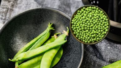 Matar ke chilke ke fayde: कूड़े में बेकार समझकर न फेकें मटर के छिलके, फायदे जान होंगे हैरान