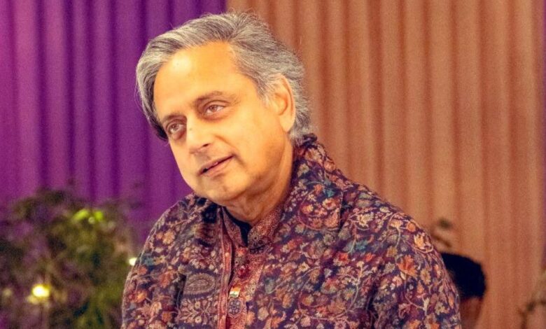 Shashi Tharoor | Shashi Tharoor Congress News | Shashi Tharoor CWC Meeting | कांग्रेस की सीडब्लूसी मीटिंग में शामिल हुए शशि थरूर