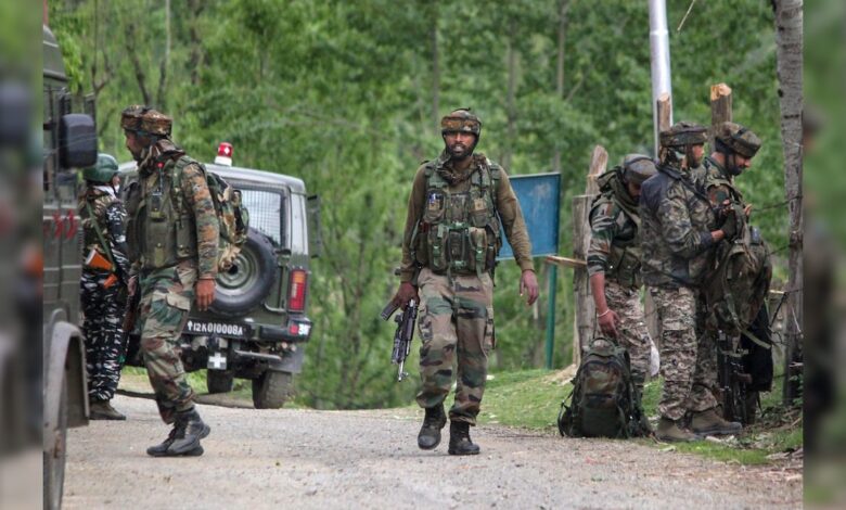 Udhampur Encounter Update- उधमपुर में आतंकियों और सुरक्षाबलों के बीच मुठभेड़ शुरू, जैश-ए-मोहम्मद के आतंकी घेरे में