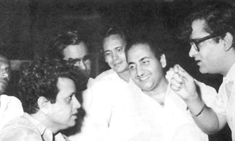 he became singer Inspired by fakir sang 26000 songs in 11 languages and came to be known Aavaaz ka Farishta know as Mohammed Rafi