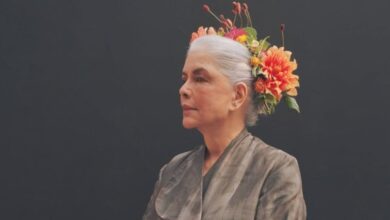 'अच्छा लगता है जब कपड़े मेरी कहानी बयां करते हैं', कैमरे के सामने जीनत अमान ने बिखेरा जादू, बिना चश्मे के फोटोशूट