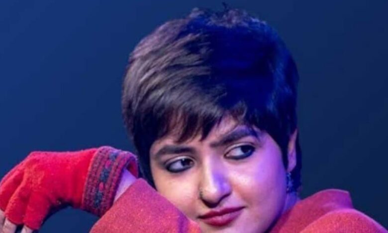 'अब सेक्युलर गाना गाओ', बंगाली सिंगर गा रही थी गाना, स्कूल मालिक ने की अजीब हरकत, गिरफ्तार