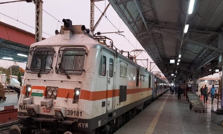 आज से रेल यात्रा हो रही महंगी! जानें स्लीपर से लेकर एसी तक, आपकी जेब पर कितना पड़ेगा असर?