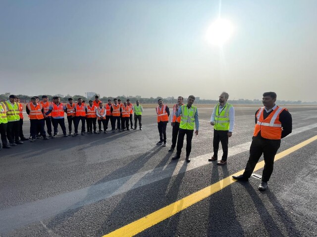 जयपुर एयरपोर्ट पर अनोखी पहल! नोटम पीरियड में रन-वे वॉक, जानें FOD क्यों जरूरी