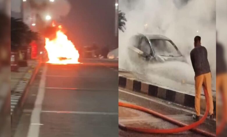 जयपुर में फ्लाइओवर पर दौड़ती कार बनी आग का गोला, दमकल ने पाया काबू, देखें वीडियो