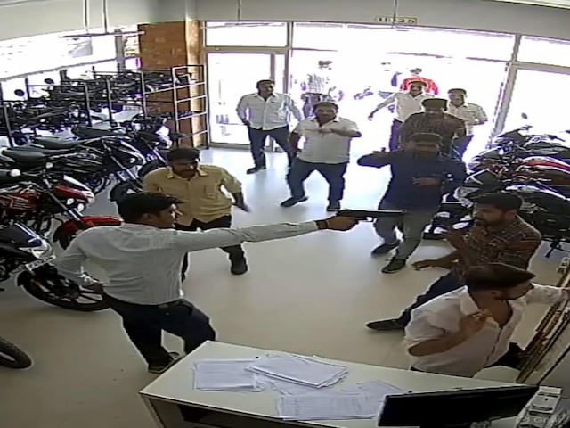 टोंक में उगाही का खौफ, शोरूम मालिक की कनपटी पर तानी पिस्तौल, फायर की कोशिश