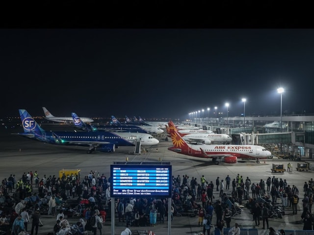 कोहरे के कारण दिल्ली में 'नो लैंडिंग': जयपुर एयरपोर्ट पर डायवर्ट हुए 8 यात्री.