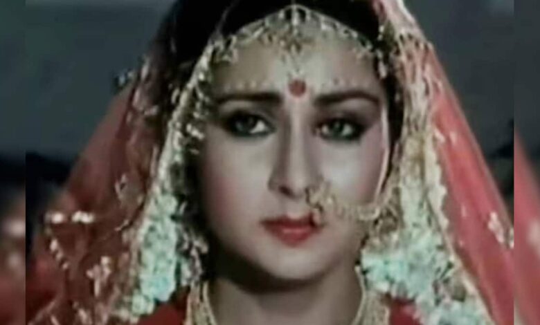 दुल्हन बनी थीं पूनम ढिल्लों, दूर खड़े फूट-फूटकर रोते रहे जितेंद्र, वो गाना जो आज भी हर मां का छलनी कर देता है कलेजा