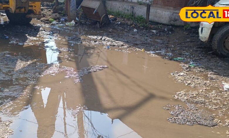 धौलपुर का गडरपुरा रोड बना नाला, दो साल से सीवर बह रहा, बीमारियों का खतरा