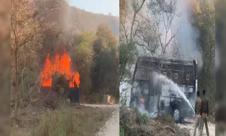 नाहरगढ़ सफारी बस में आग, 15 सैलानी सुरक्षित; वीडियो वायरल, सुरक्षा पर उठे सवाल