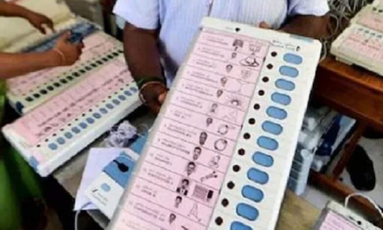 पश्चिम बंगाल चुनाव: EVM जांच को चुनाव आयोग ने बाहरी अधिकारी नियुक्त किए