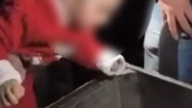 'पापा... पापा...' डेढ़ साल की वो गुड़िया और खामोश पिता, कलेजा चीर देगा ये मंजर