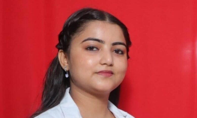 पिता की छूटी नौकरी, बेटी ने लगाया Momos का ठेला, ऑनलाइन पढ़ाई कर पास की NEET परीक्षा, यहां से कर रही एमबीबीएस