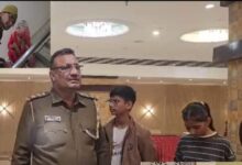 बिना तलाक दूसरी शादी कर रहा था कांस्टेबल, होटल पहुंचकर पहली पत्नी ने किया हंगामा; दूल्हा-दुल्हन बाथरूम में छिपे