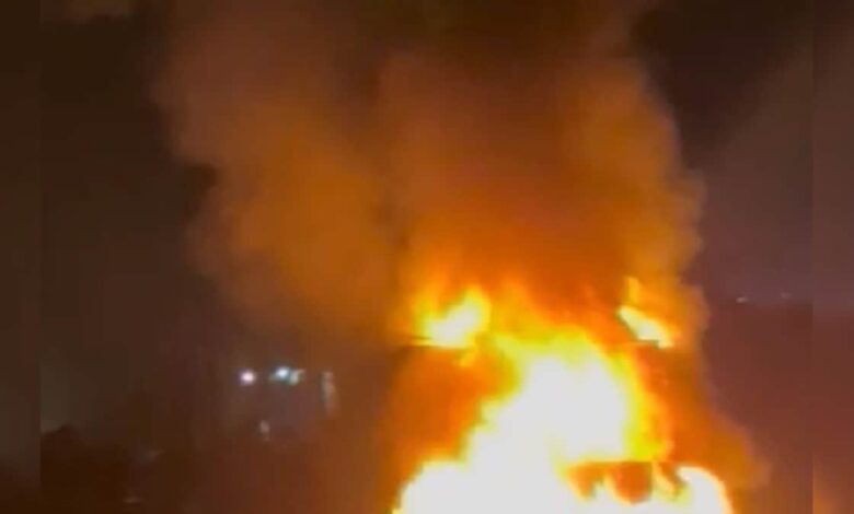 भरतपुर में बोलेरो गाड़ी की टक्कर से बच्चे की मौत, लोगों की भीड़ ने गाड़ी में लगाई आग