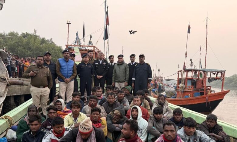 भारतीय EEZ में अवैध मछली पकड़ते दो बांग्लादेशी नौकाओं पर तटरक्षक बल की कार्रवाई