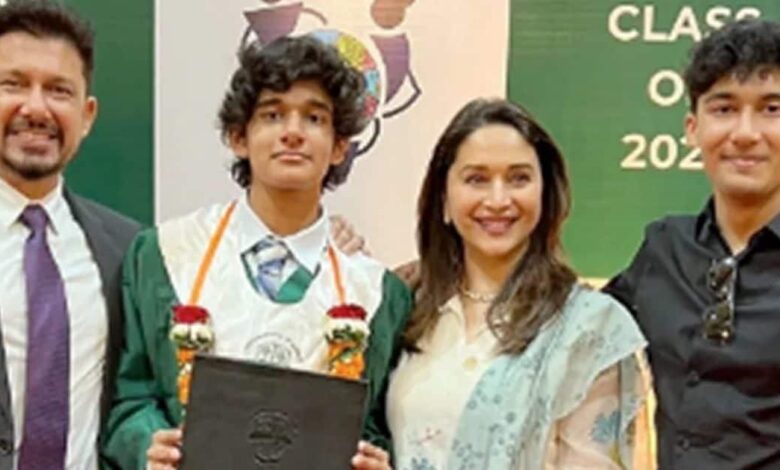 माधुरी दीक्षित के बेटों का कब होगा बॉलीवुड डेब्यू? बड़ा एप्पल में करता है काम, छोटे को नहीं भाता फिल्मी 'सर्कस'