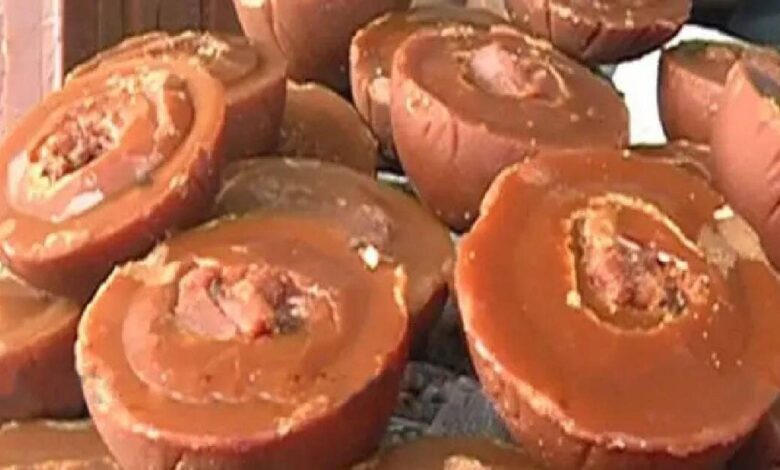 मिलावटी गुड़ से भर जाता है सर्दियों का बाजार, आप शुद्ध गुड़ को सूंघकर पहचान सकते हैं या देखकर? जानिए इसके राज