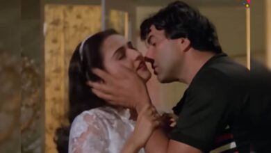 रीना रॉय को बाहों में भरने को बेकरार हुए धर्मेंद्र, हीरोइन बोलीं- मुझे न बुलाया करो, 43 साल बाद भी हिट है गाना