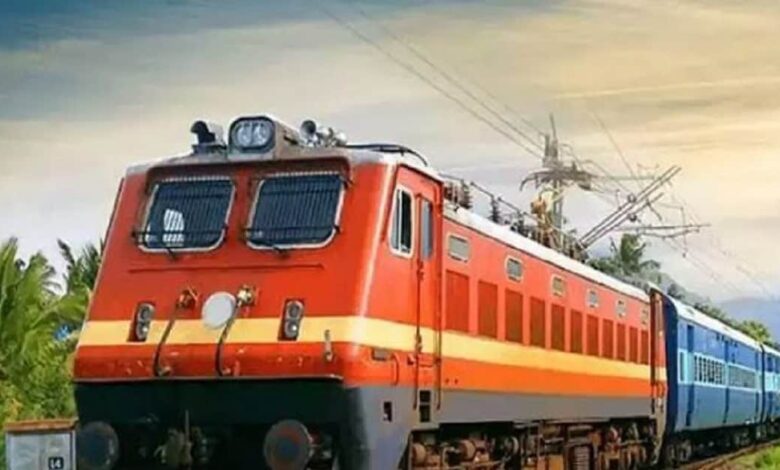 रेल यात्रियों को डबल झटका, टिकट का किराया तो बढ़ा ही, अधिक सामान पर भी होगी जेब ढीली