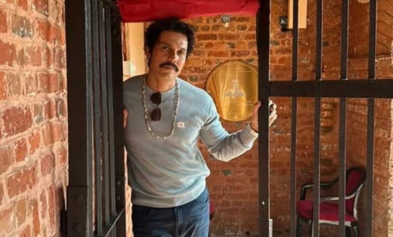 वीर सावरकर को याद कर इमोशनल हुए रणदीप हुड्डा, दिखाई उस खास जेल की तस्वीरें, जहां शूट हुई थी फिल्म