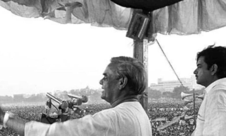 शत्रुघ्न सिन्हा ने अटल बिहारी वाजपेयी को दी श्रद्धांजलि, अनदेखी फोटोज शेयर कर लिखा-'यादें हमेशा संजोकर रखेंगे'