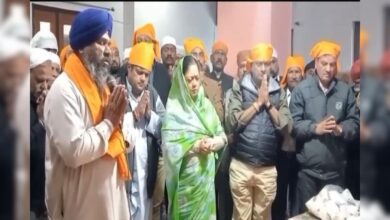 हाथ जोड़े वसुंधरा और दुष्यंत, वीर बाल दिवस पर शबद कीर्तन में भक्तिमय दिखी मां-बेटे की जोड़ी