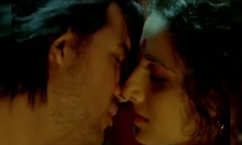 10 हीरो-हीरोइन की फ्लॉप फिल्म का हिट गाना, 1 कपल मनाता दिखा हनीमून, मिले 110498003 व्यूज, 5 सिंगर्स ने गाया