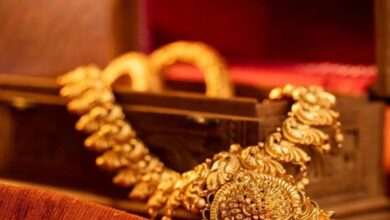 1100 रुपये फिर महंगा हुआ सोना, चांदी में 7 हजार का उछाल, शादियों का सीजन शुरू होने से पहले कितनी हो गई कीमत