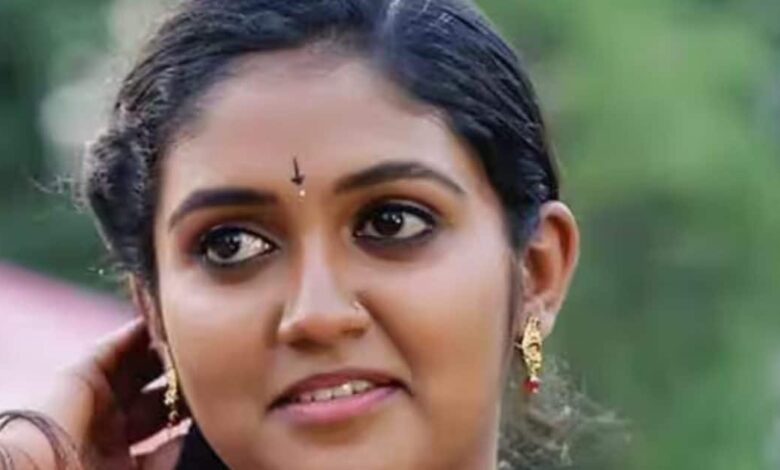 13 की उम्र में 'सैराट' से किया डेब्यू, अब ऐसे दिखने लगीं हैं रिंकू राजगुरू, जानें कैसे जी रही हैं जिंदगी