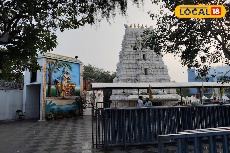 श्री वेंकटेश्वर स्वामी मंदिर नारायणगुडा यह मंदिर हैदराबाद के सबसे पुराने मंदिरों में से एक है और इसे पुराना शहर का तिरुपति भी कहा जाता है। इस मंदिर का प्रबंधन तिरुपति तिरुमाला देवस्थानम (TTD) द्वारा किया जाता है इसलिए यहाँ की पूजा पद्धति और लड्डू प्रसादम बिल्कुल तिरुपति जैसा ही होता है।