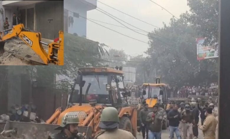 Chaumu News Live: चौमूं में जहां चले थे पत्थर, वहां गरज रहे बुल्डोजर, पत्थरबाजों पर भजनलाल सरकार का एक्शन देखिए