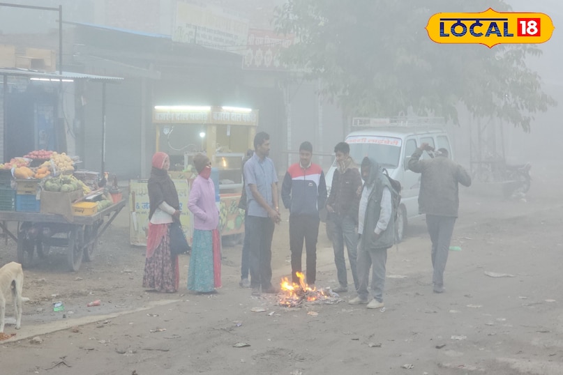 बाड़मेर में सर्दी से बचाव के लिए अलाव तापते लोग.