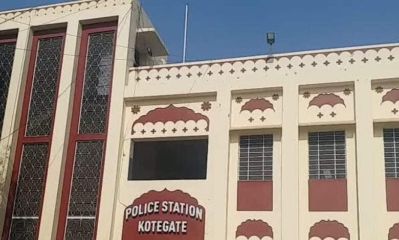 घर में रहती थीं रशियन जैसी 2 खूबसूरत लड़कियां, आते-जाते लोगों को हुआ शक, पुलिस आई तो हुआ चौंकाने वाला खुलासा