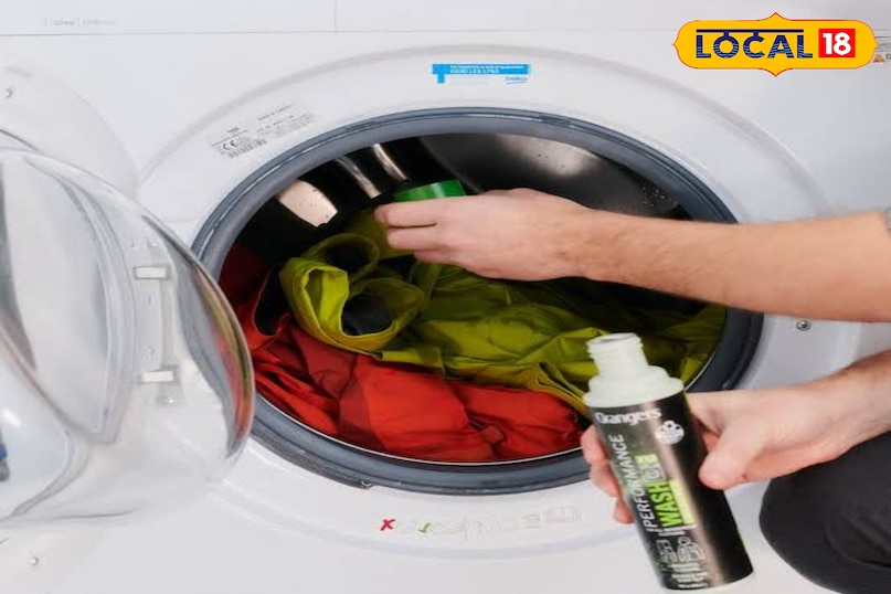 हमेशा ठंडे पानी का उपयोग करें। गर्म पानी जैकेट के फैब्रिक या अंदर के मटेरियल को नुकसान पहुँचा सकता है। सामान्य पाउडर के बजाय लिक्विड डिटर्जेंट का उपयोग करें बहुत ज्यादा झाग वाले साबुन से बचे मशीन को Delicate या Hand wash मोड पर ही चलाएं। हमेशा ठंडे पानी का उपयोग करें। गर्म पानी जैकेट के फैब्रिक या अंदर के मटेरियल को नुकसान पहुँचा सकता है। सामान्य पाउडर के बजाय लिक्विड डिटर्जेंट का उपयोग करें बहुत ज्यादा झाग वाले साबुन से बचे मशीन को Delicate या Hand wash मोड पर ही चलाएं।