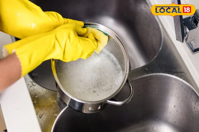 रबर या सिलिकॉन के दस्ताने हाथों को ठंडे पानी से बचाते है रबर या सिलिकॉन के दस्ताने हाथों को ठंडे पानी से बचाते है