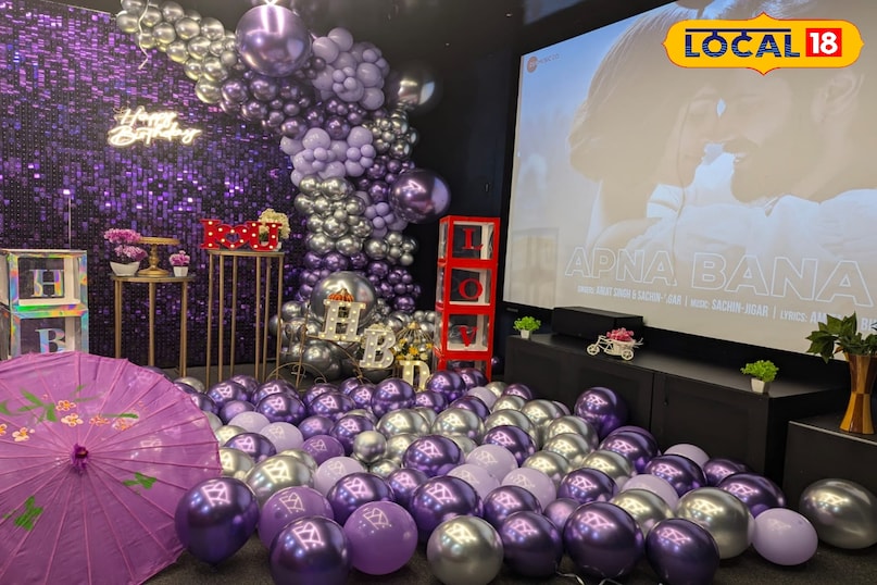 रोमांटिक कार्निवल कैसल कोंडापुर और व्हाइटफील्ड क्षेत्र में सक्रिय कार्निवल कैसल अपने कस्टमाइज्ड सजावट के लिए मशहूर है। इनका रॉयल थिएटर 100 इंच की HD स्क्रीन और रिक्लाइनर कुर्सियों से लैस है। यह विशेष रूप से बेबी शावर और ब्राइडल पार्टियों के लिए लोकप्रिय है। 2 व्यक्तियों के लिए 3 घंटे का खर्च 1,399 रुपये तक है 