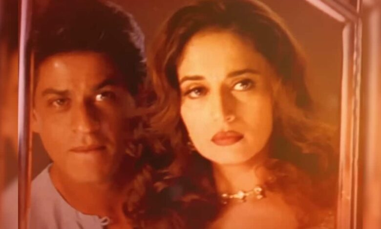 7:52 मिनट का दर्दनाक गाना, फूट-फूट कर रोती हैं माधुरी दीक्षित, शाहरुख खान होते हैं दुखीं, हिट है सॉन्ग